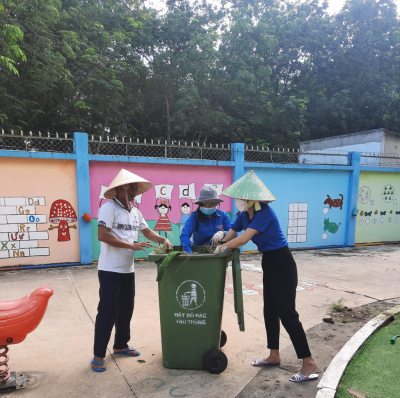 đoàn thanh niên tham gia phòng chống dịch bệnh sốt suất huyết