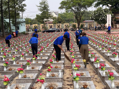 THAM GIA DỌN DẸP VỆ SINH NGHĨA TRANG LIỆT SĨ