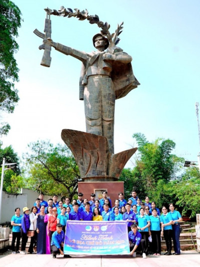 THAM GIA HÀNH TRÌNH DU KHẢO VỀ ĐỊA CHỈ ĐỎ TẠI TỈNH ĐĂK LĂK