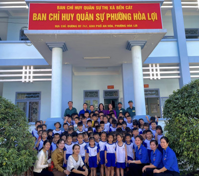 HOẠT ĐỘNG TRẢI NGHIỆM CHO TRẺ MẪU GIÁO 5 TUỔI THAM QUAN BAN CHỈ HUY QUÂN SỰ PHƯỜNG HÒA LỢI