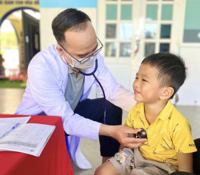 ​HOẠT ĐỘNG TIÊM VẮC XIN BÙ LIỀU CHO TRẺ ​