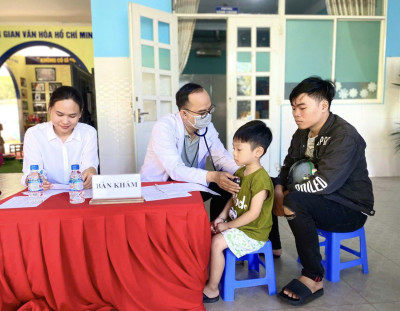 ​HOẠT ĐỘNG TIÊM VẮC XIN BÙ LIỀU CHO TRẺ ​