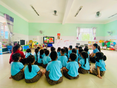 HOẠT ĐỘNG LÀM QUEN CHỮ CÁI – U, Ư (TIẾT 2) 