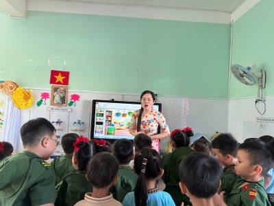 HOẠT ĐỘNG GIÁO DỤC ÂM NHẠC: BIỂU DIỄN VĂN NGHỆ- Cô Hoa