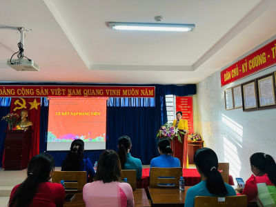 CHI BỘ TRƯỜNG MẦM NON HÒA LỢI TỔ CHỨC LỄ KẾT NẠP ĐẢNG VIÊN MỚI