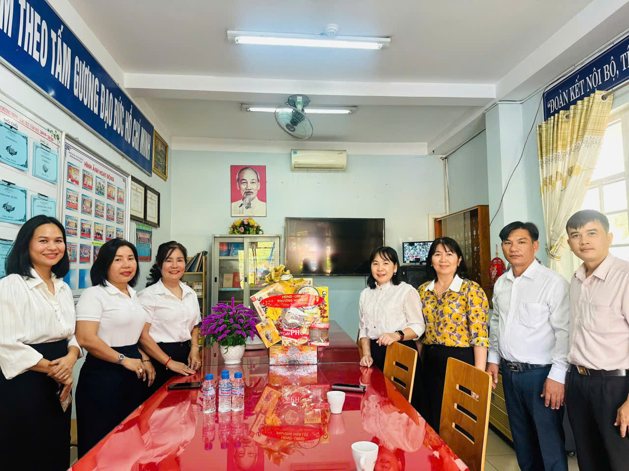 LÃNH ĐẠO PHƯỜNG HÒA LỢI ĐẾN THĂM VÀ CHÚC TẾT TRƯỜNG MẦM NON HÒA LỢI