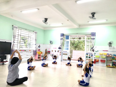 Bé vui chơi, học tập cùng cô và các bạn